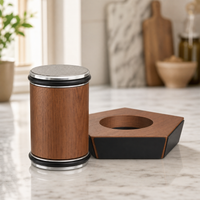 Affilacoltelli ad angolo fisso in scena cucina premium pulita