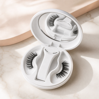 Kit ciglia magnetiche Soft Natural su piano da toeletta