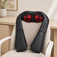 Massaggiatore cervicale Shiatsu nero in ambiente relax