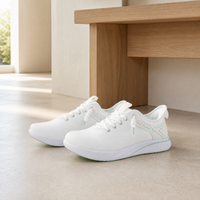 2026-07-27-dagrox-sneaker-comfort-donna-04 | Sneaker bianca pronta all’ingresso di casa