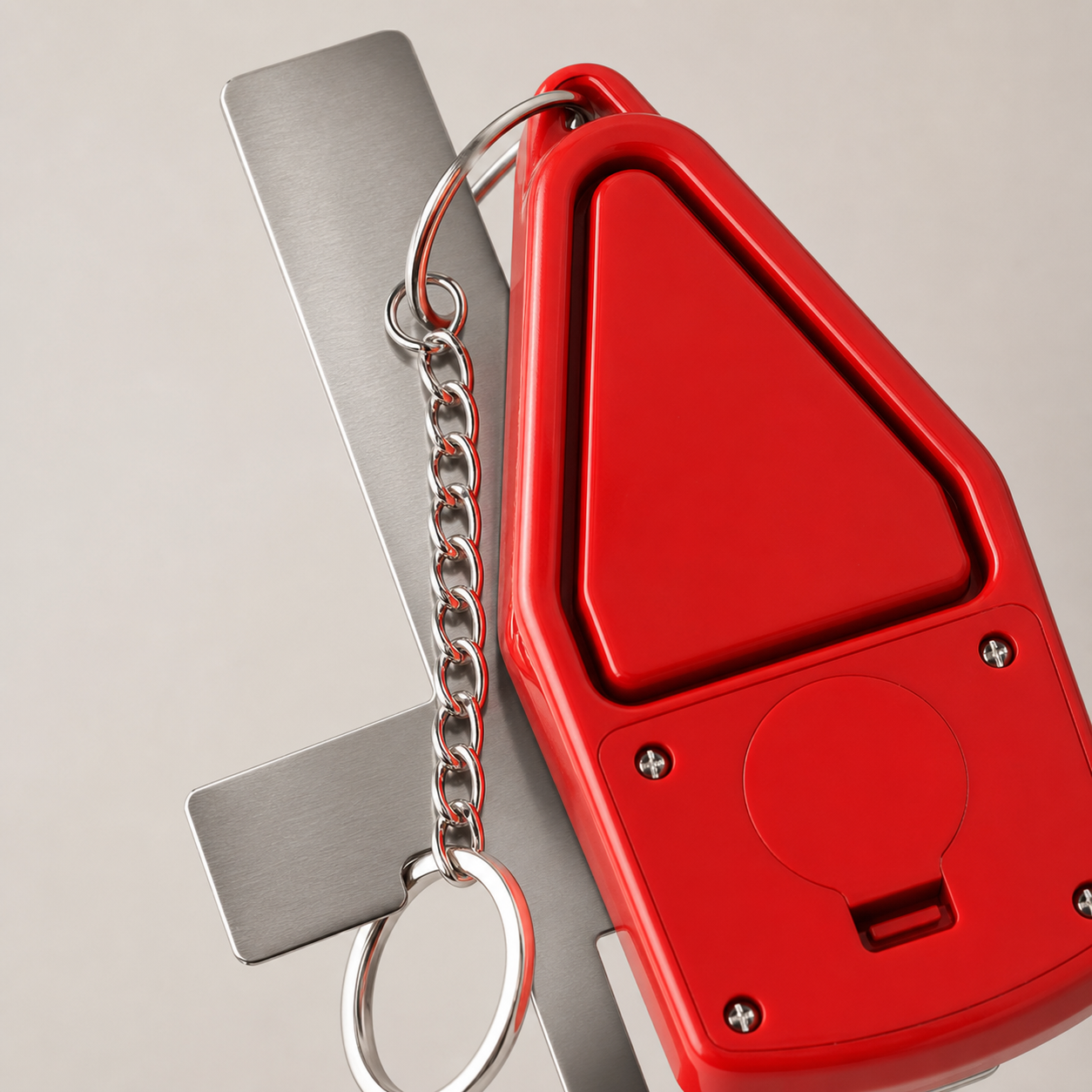 Blocco porta da viaggio con allarme 120 dB — dettaglio piastra e catena