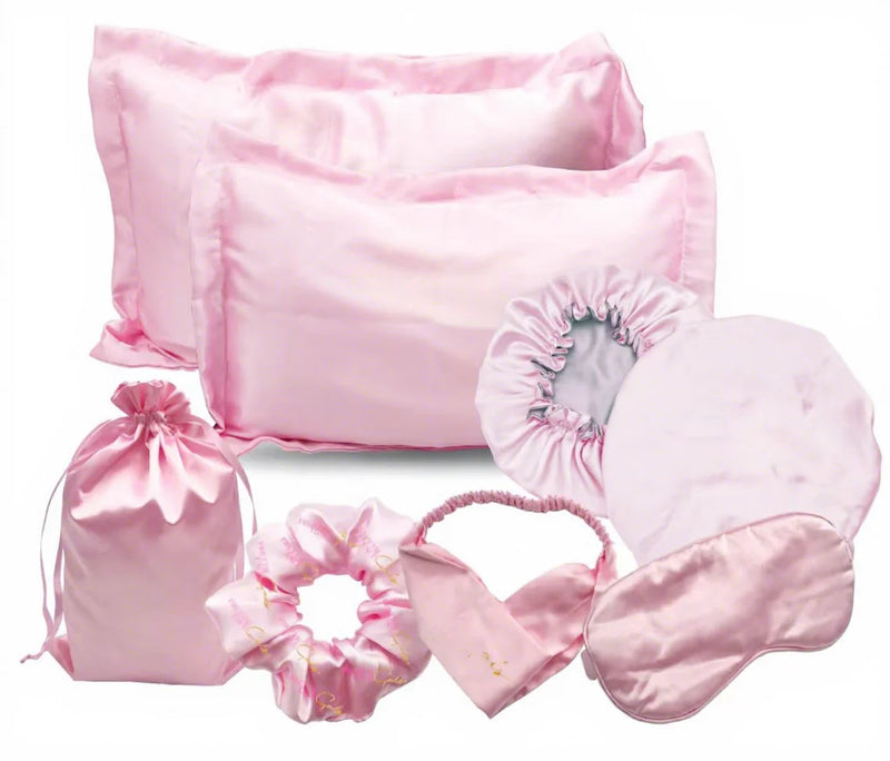 Set notte in raso rosa con bonnet scrunchies mascherina e sacchetto