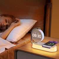 Lampada da Comodino 3-in-1 con Ricarica Wireless — Sveglia LED e Luce Soffusa