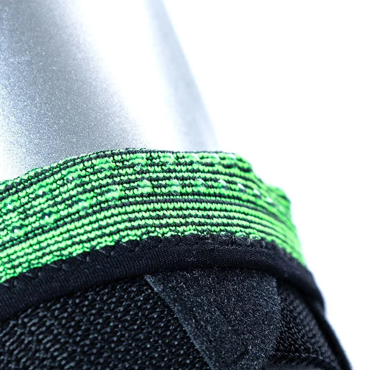 Ginocchiera compressiva con stabilizzatori laterali e anello rotuleo