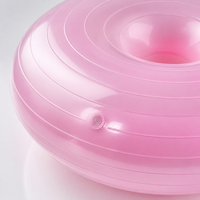 Dettaglio PVC rigato e valvola della palla Pilates donut