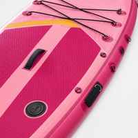 Dettaglio seduta rimovibile e deck pad del SUP rosa